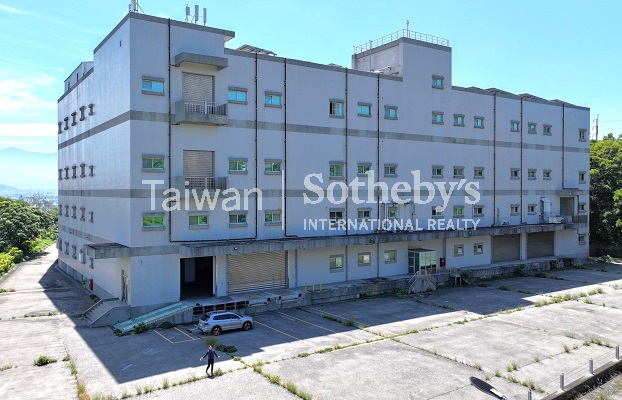 台中2萬坪丁工挑高10米近萬坪大廠建物外觀